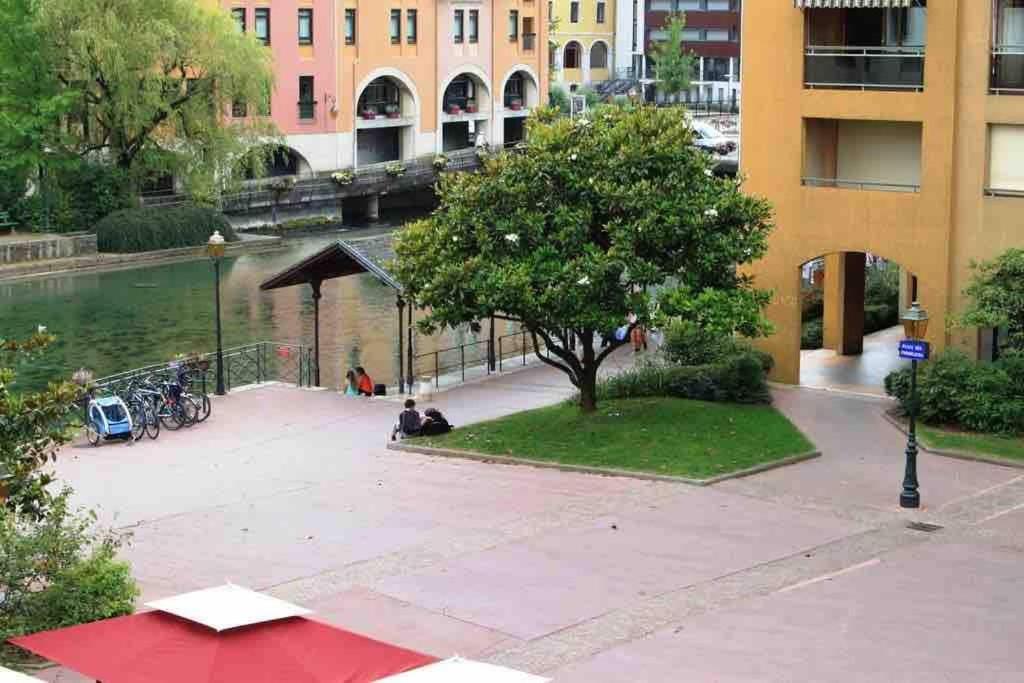Reve De Jade Devant Le Canal Annecy Eksteriør bilde